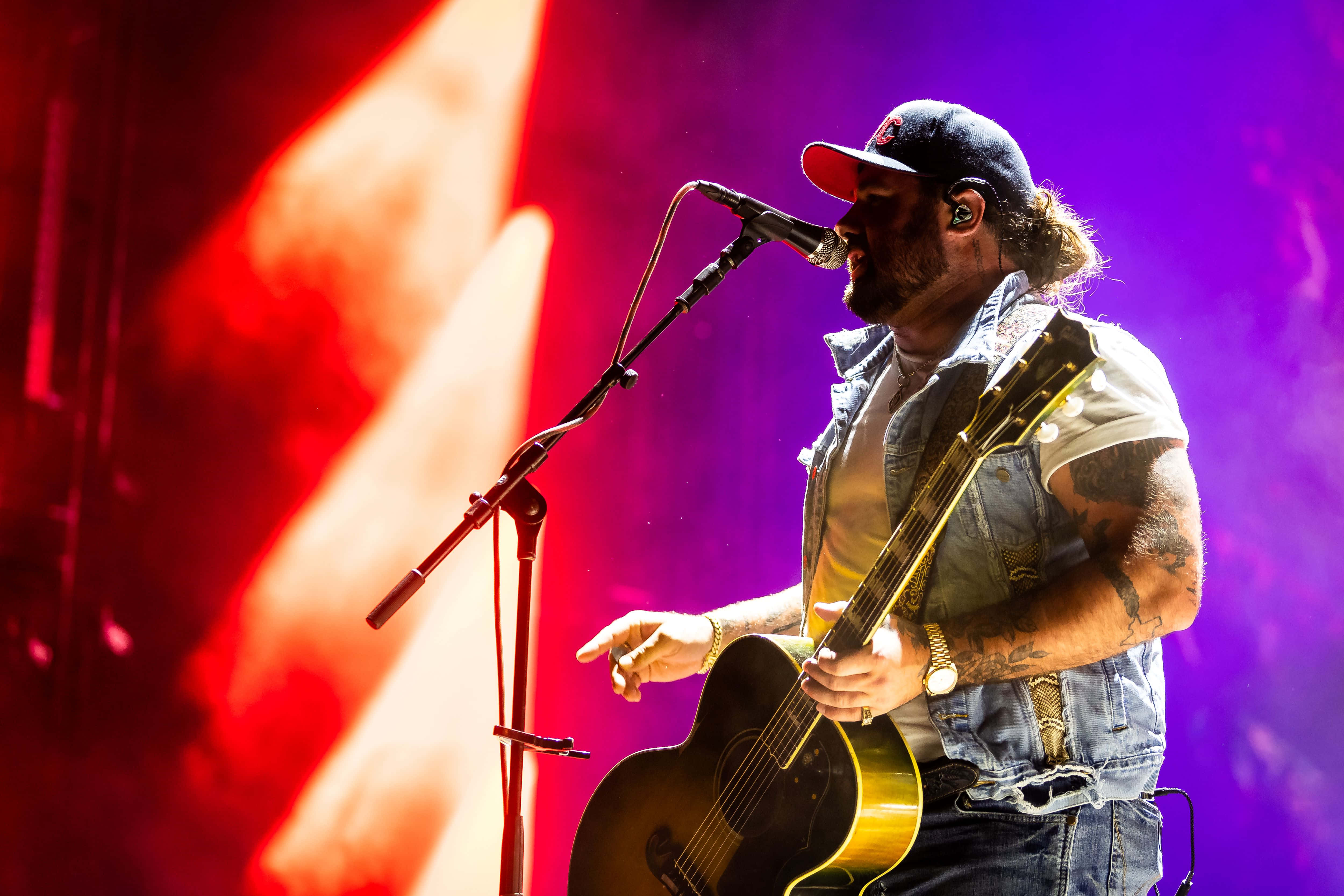Koe Wetzel live performance